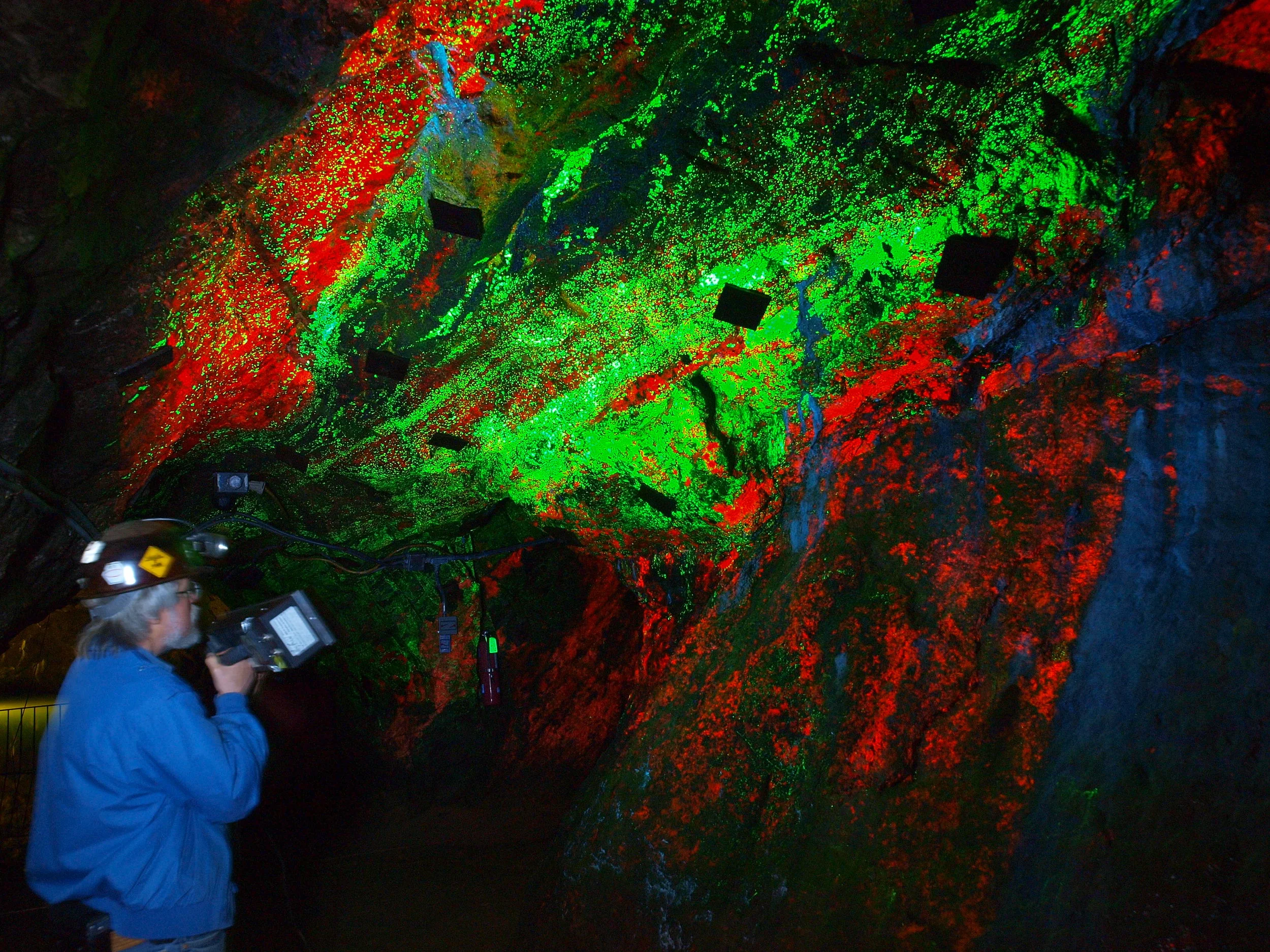 Fluorescence — The Sterling Hill Mining Museum
